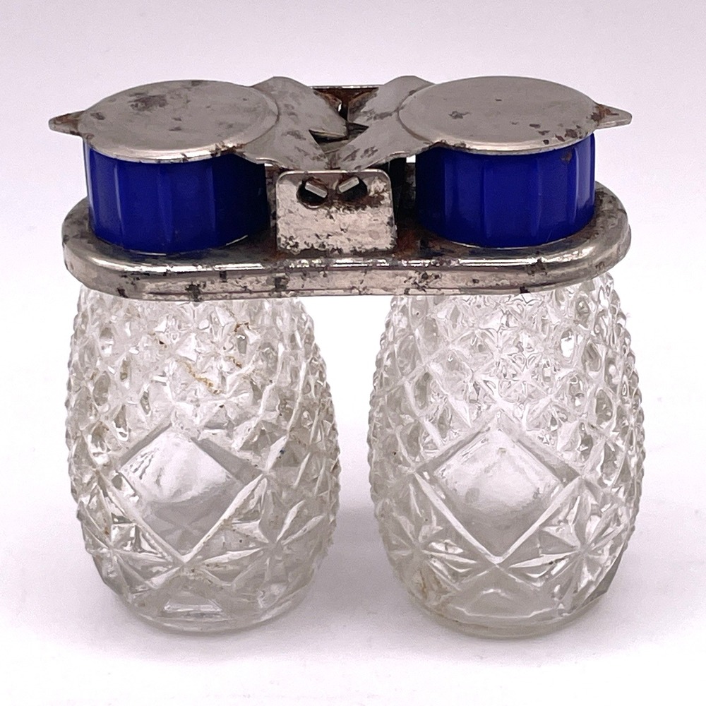Vintage Mini Travel Salt And Pepper Shaker Metal Flip‎ Lid Glass Containers